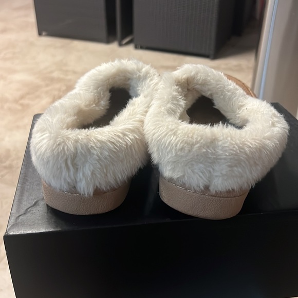 Clarks faux fur slippers - Picture 2 of 6